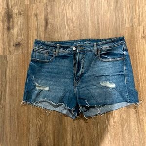 Old navy OG straight high rise jean short. Size 16.